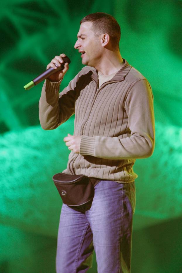ARHIVA - Boris Novković s pjesmom 'Vukovi umiru sami' pobijedio na Dori 2005.