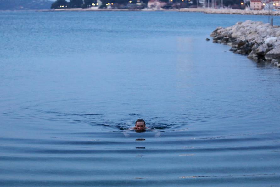 Svakodnevni ritual: 'More nije nikada prehladno za kupanje'