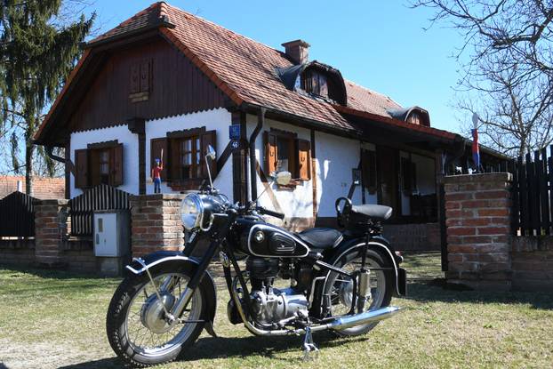 Podravske Sesvete: Umjetnička etno kuća Luka