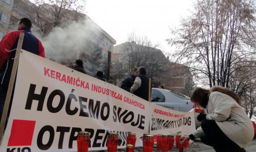 Žele svoje plaće: Radnici KIO keramike počeli štrajkati glađu