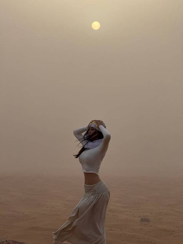 FOTO 'Nije lako imati velike grudi – žene su ljubomorne i ostavljaju zlobne komentare'