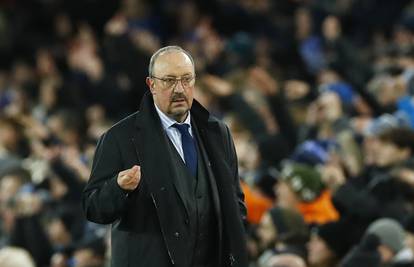 Navijači su izvrijeđali Beniteza: 'Ti si debeli španjolski konobar'