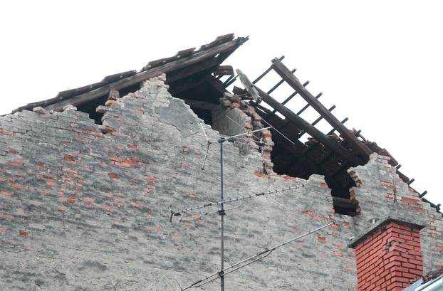 Nakon potresa u Zagrebu prijeti opasnost od urušavanja krovova i pročelja zgrada