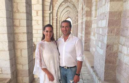 Simona i suprug obilaze crkve u Italiji: Svi smo blagoslovljeni