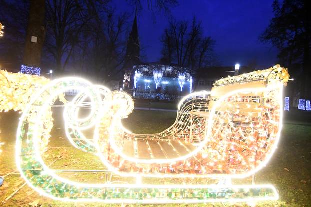 Božićni ugođaj na adventu u Slatini
