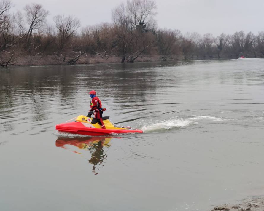 Potraga za curicom u Savi se nastavila, sve službe na terenu