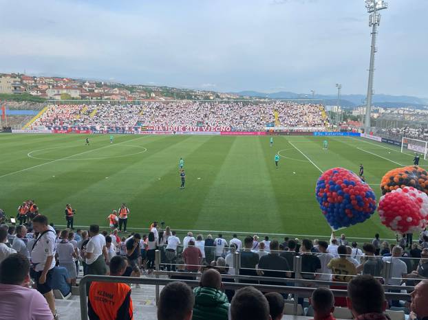Pogledajte Rujevicu u bijelom i zanimljivu poruku hajdukovaca. Funcuti uzvratili provokacijom