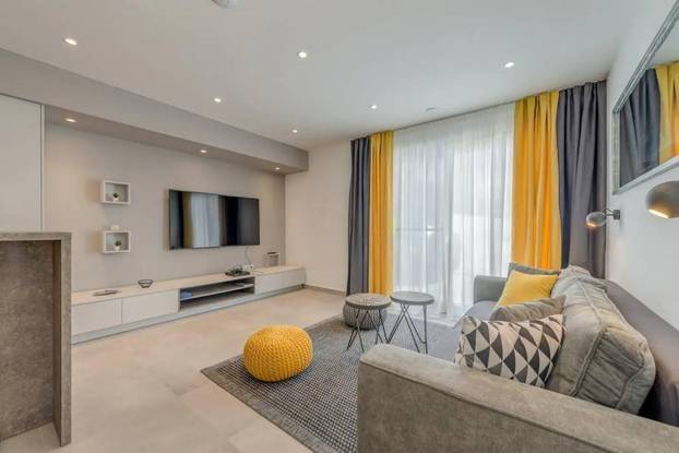 FOTO Ogromna parcela, privatni wellness i čudo od pogleda: Vila u Podstrani čeka novog vlasnika