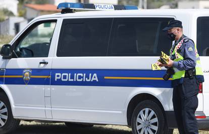 Kaos kod Sukošana: Policajcima branio ulaz u kuću agresivnim psom, ozlijeđene su dvije žene