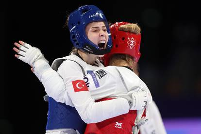 Lena je osvojila broncu, skočila u zagrljaj treneru i slomila se! Pratile su je i trofejne sestre...