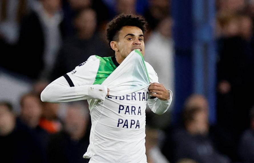 Premier League - Luton Town v Liverpool