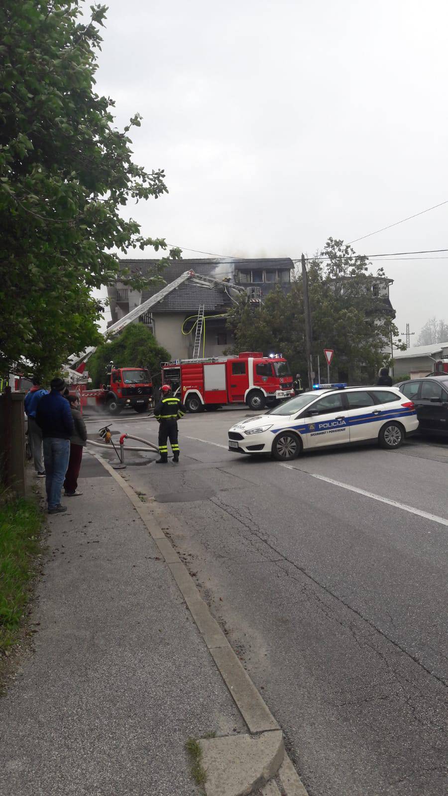 Urušilo se krovište u Dubravi: Vatrogasci brzo ugasili požar