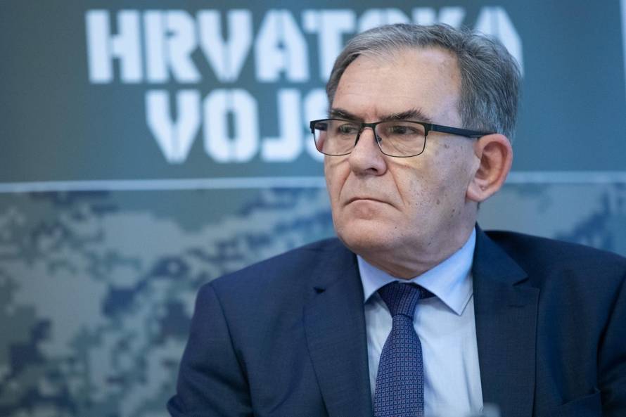 Državni tajnik Ivić preuzeo je Obranu i zamijenio Krstičevića