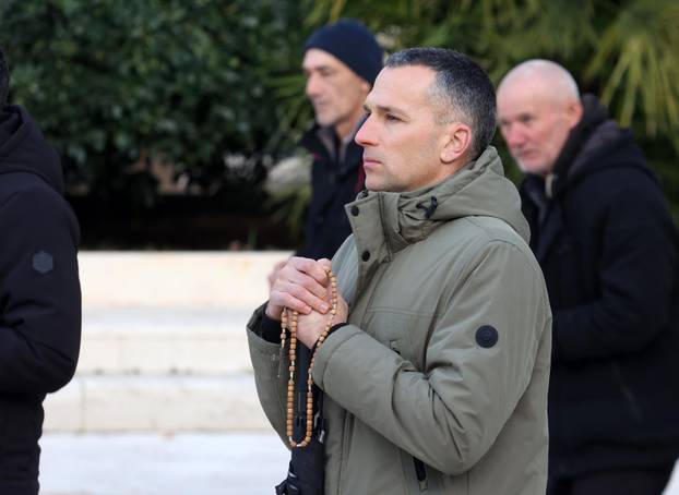 Šibenik: Muška molitva krunice