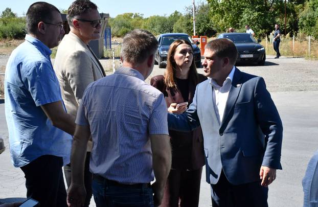 Slavonski Brod: Ministar Butkovi&ZeroWidthSpace;&cacute; na &ZeroWidthSpace;po&ccaron;etku radova izgradnje &ZeroWidthSpace;&ZeroWidthSpace;spojne ceste prema holdingu &ZeroWidthSpace;&Dstrok;ur&ZeroWidthSpace;o &ZeroWidthSpace;&Dstrok;&ZeroWidthSpace;akovi&cacute;