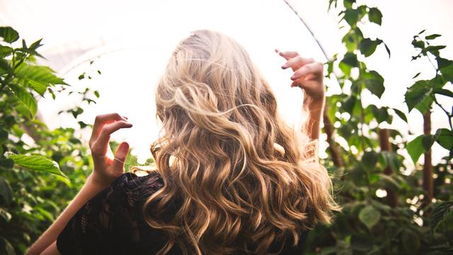 Razlozi zašto vam se kosa brzo masti i kako riješiti taj problem