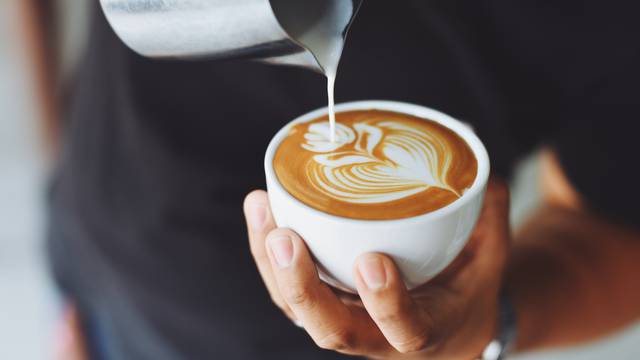 Pijte kavu svaki dan: Smanjuje stres, čini vas pametnijima...