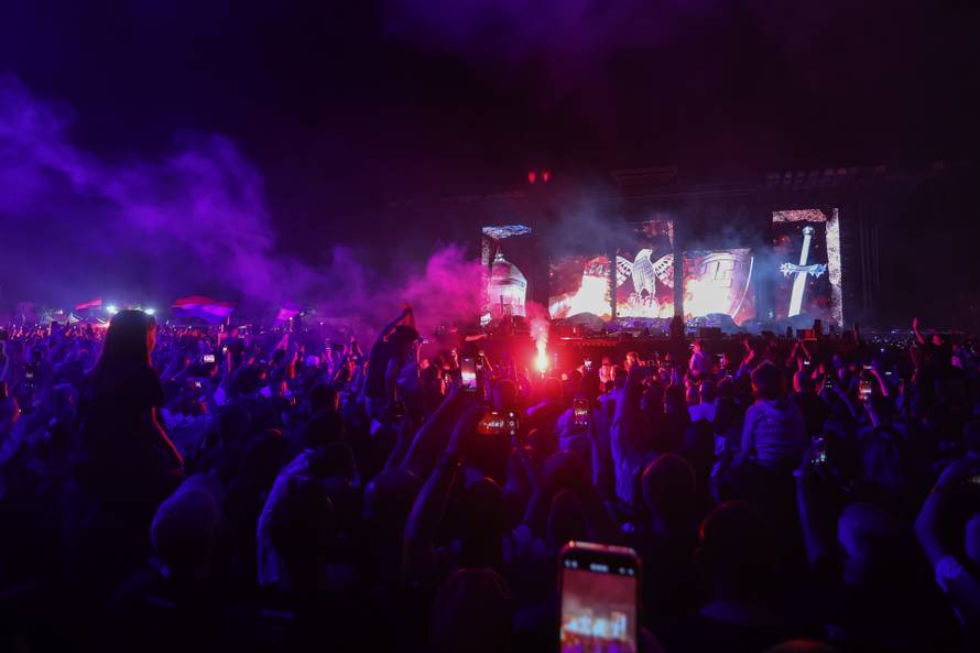 Obožavatelji na velikom koncertu Marka Perkovića Thompsona u Sinju