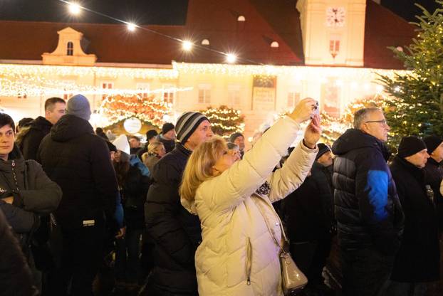 Osijek: Otvorenje Adventa uz koncert Danijele Martinović