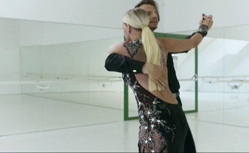 Nina Kraljić u novom spotu zavodi plešući senzualni tango