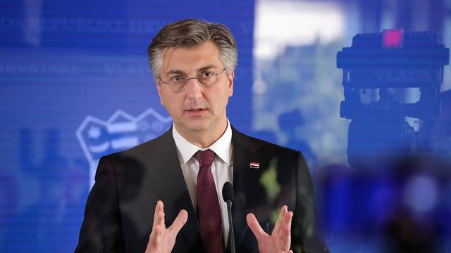 Zagreb: Predsjednik Vlade Andrej Plenković nakon sjednice medijima dao je kratku izjavu