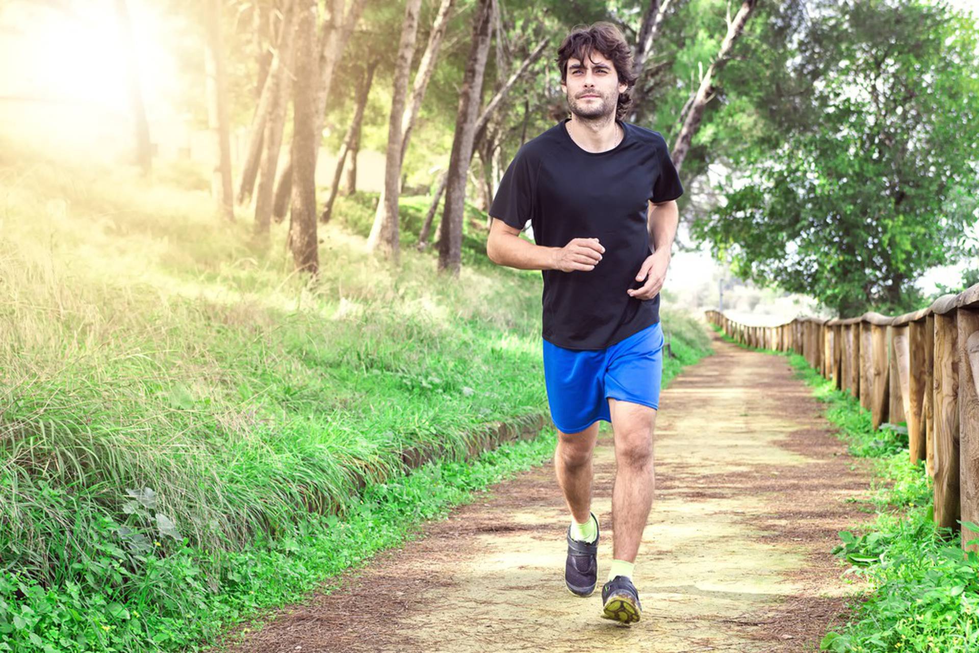 Мужчины растут до лет. Парень растет. Ход человека. Stylish Runner man. Man Run Park photo.