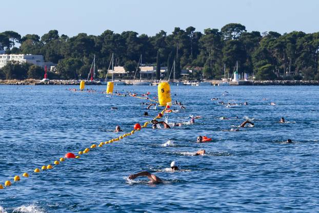 Održana plivačka manifestacija Porečki delfin