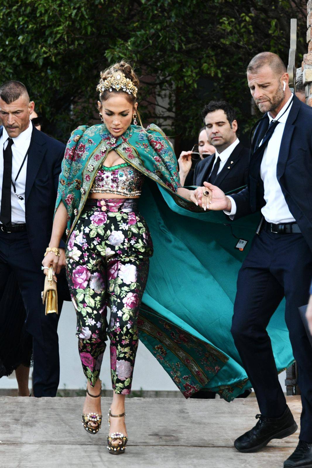 Venice, Dolce & Gabbana event - Jennifer Lopez leaves the Hotel San Clemente and arrives at the fashion show in Piazza San Marco