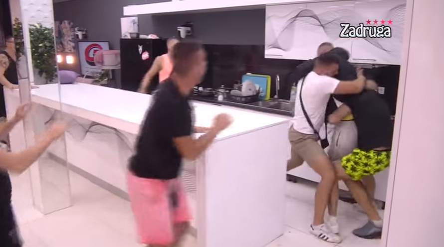 Hrvat podivljao i fizički nasrnuo na manekena: Je*at ću ti mamu