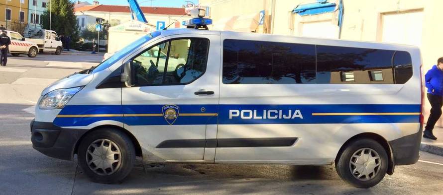 Došao pijan u postaju, a onda vrijeđao policajce. Uhitili su ga