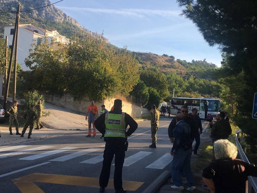 Sudarila se dva busa i auto, 14 ozlijeđenih, žena je preminula...