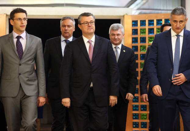 Mandatar Oreškovi? dolazi kod predsjednice u pratnji ?elnika Mosta i Domoljubne koalicije