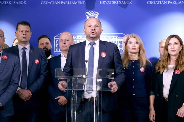 Zagreb: Siniša Hajdaš Dončić i Sabina Glasovac o temi  "I to je domoljublje"