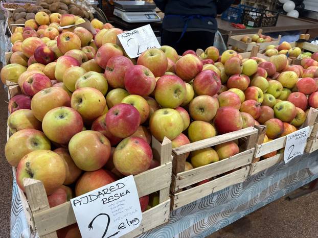 Bili smo na tržnici u Utrini: Evo kakve su cijene uoči Uskrsa!