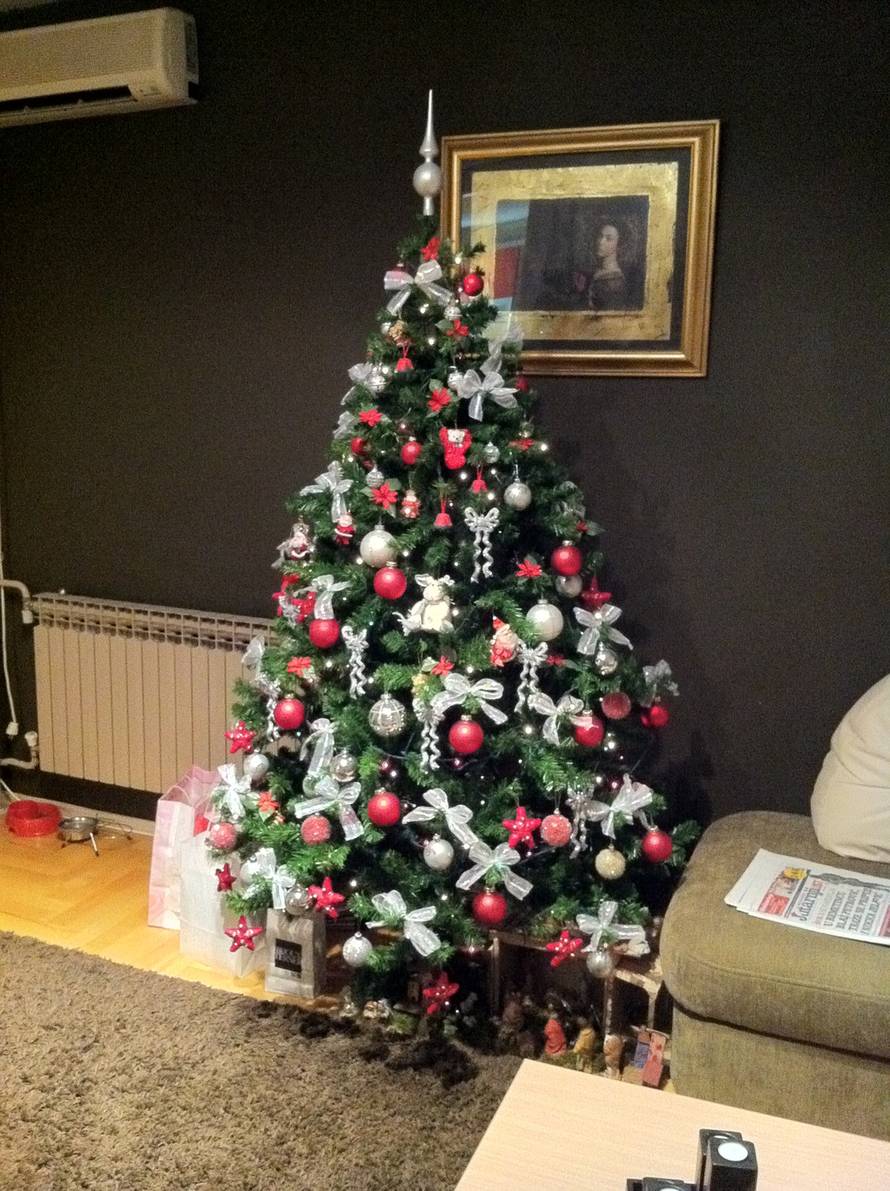 Šaljite fotografije božićnih jelki i osvojite vrijednu nagradu...