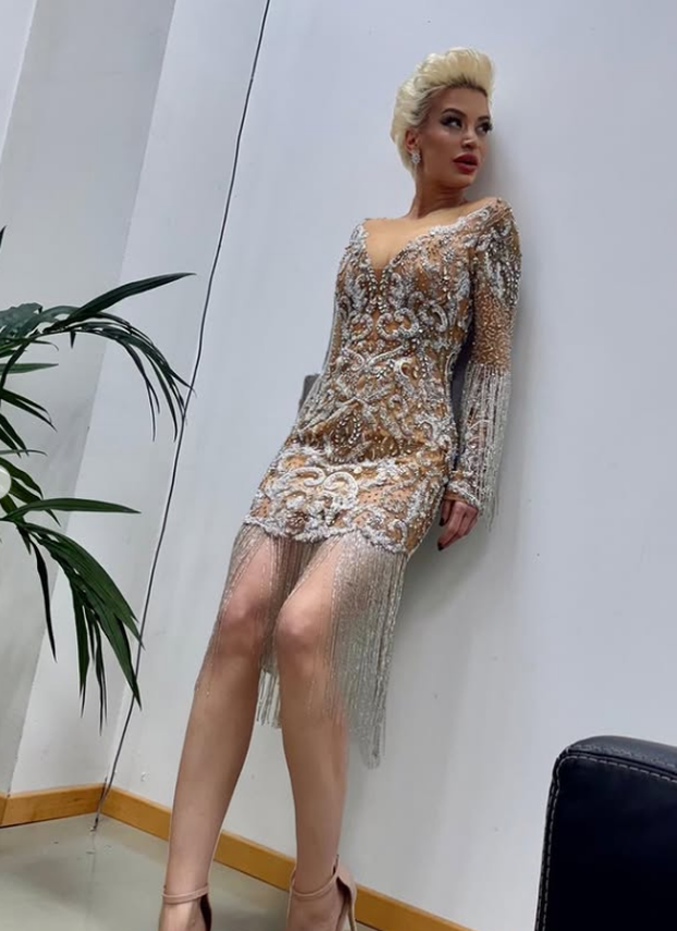 FOTO Poznata srpska voditeljica na izbor za Miss stigla u 'goloj' haljini, malo ostavila mašti...