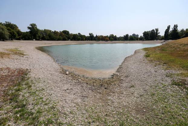 Zagreb: Malo jezero na Bundeku gotovo je potpuno presušilo