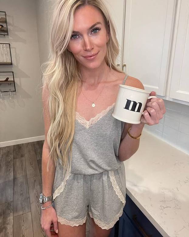 FOTO Zgodna doktorica: Mužu su poručili da me ostavi jer objavljujem prevruće fotografije