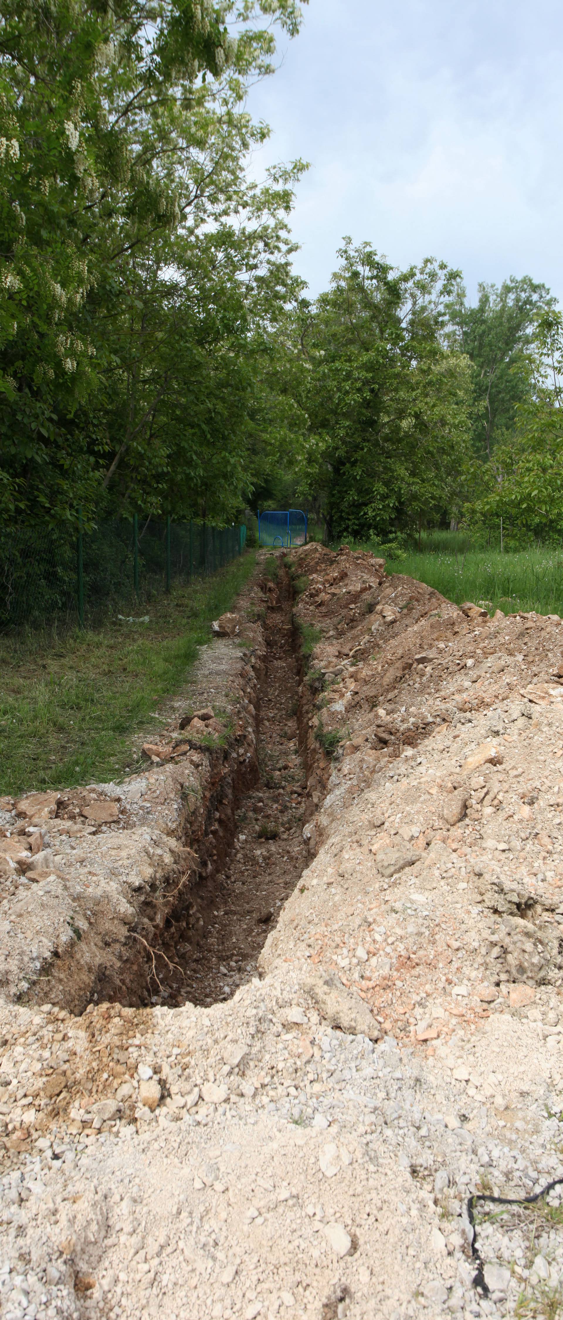 Joras provocira: Iskopao kanal da se spoji na - slovensku vodu