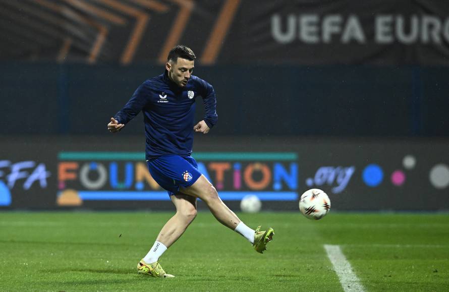 Zagreb: Zagrijavanje igrača uoči početka utakmice Dinamo - Genk 