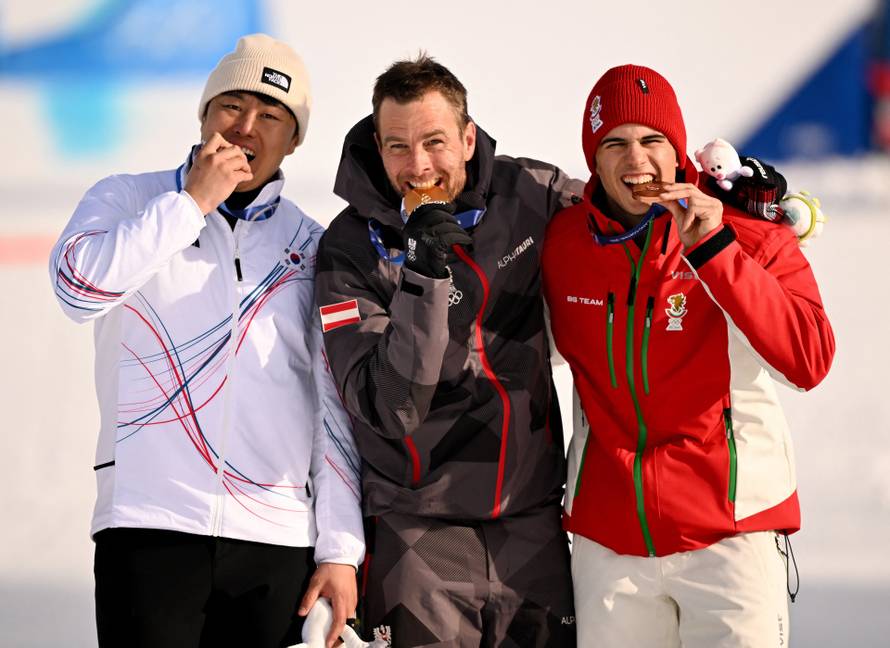 Snowboard - Men's Parallel Giant Slalom Victory Ceremony