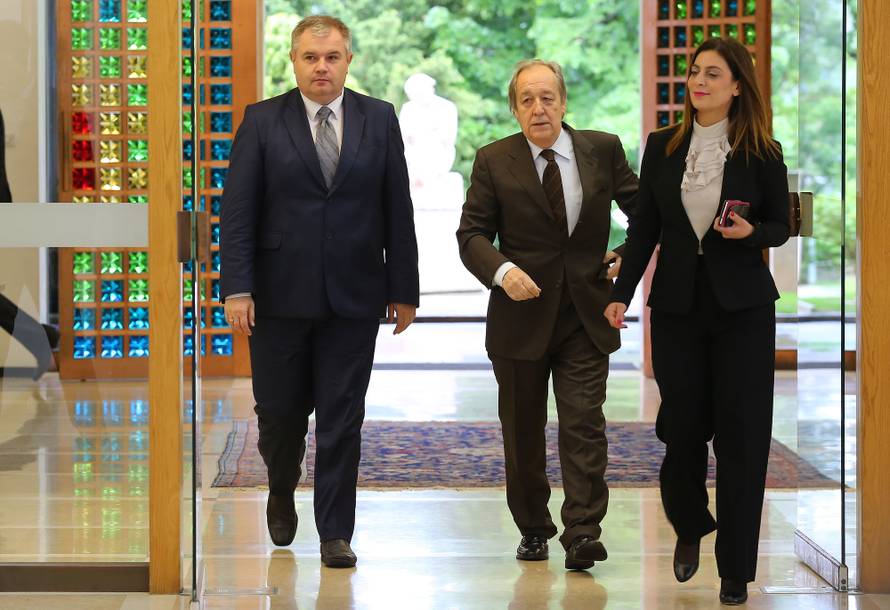 "Većina ne želi izbore, neka se što prije imenuju novi ministri"