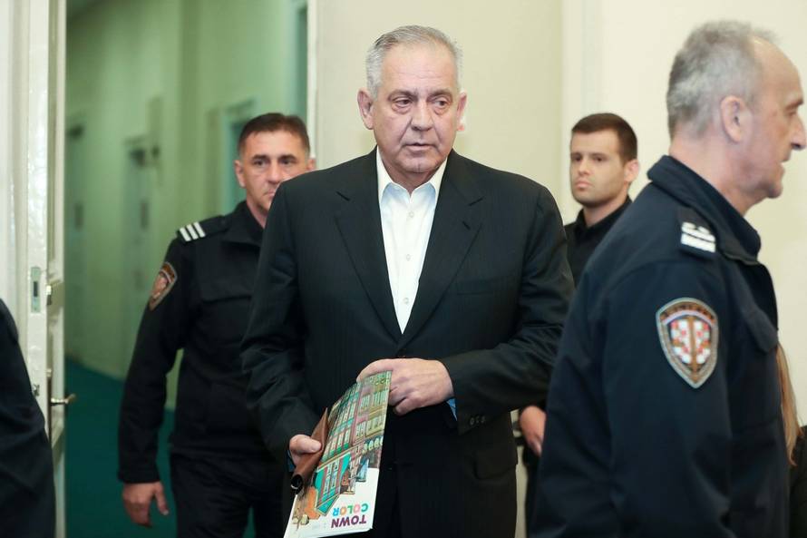 Zagreb: Ivo Sanader u pratnji pravosudnih policajaca dolazi na Å½upanijski sud