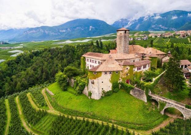 FOTO Dvorci diljem svijeta na prodaju! Neki imaju 200 soba, tamnice, jezera, šume i potoke