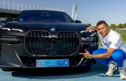 FOTO Kylian Mbappé je dobio luksuzni automobil, ali ne smije ga voziti. Evo u čemu je caka