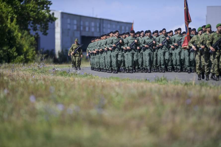 Velika Gorica: Uvježbavanje pješačkih postroja Hrvatske vojske za svečani vojni mimohod
