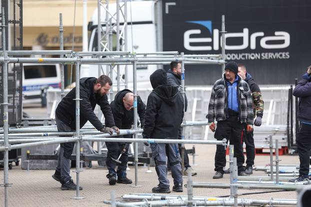 Zagreb: U tijeku je postavljanje bine na glavnom Trgu gdje će biti organiziran doček rukometaša