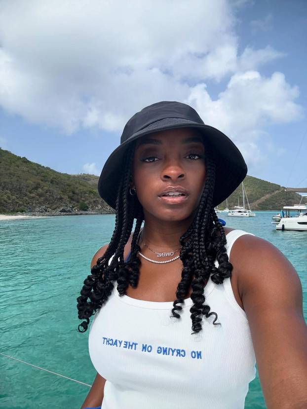 FOTO Simone Biles: Pogledajte mi grudi prije i poslije operacije