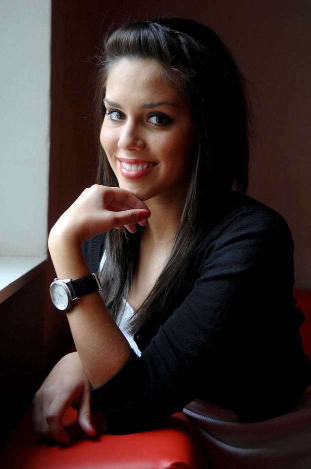 ARHIVA - 2009. Zagreb: Franka Bateli?, pobjednica europskog OGAE Song festivala