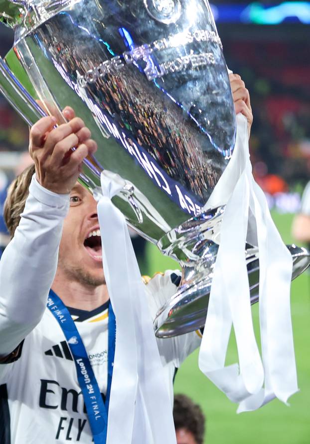 Modrić najtrofejniji Realov igrač u povijesti, 6. put dignuo pokal Lige prvaka 